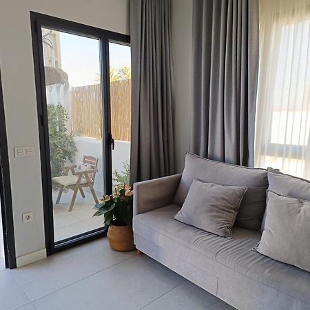 Apartamentos Madreselva Fernan Perez المظهر الخارجي الصورة