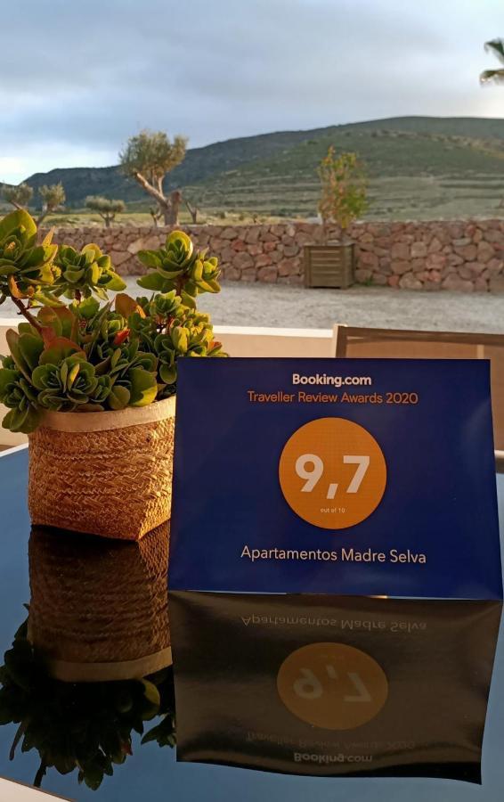 Apartamentos Madreselva Fernan Perez المظهر الخارجي الصورة