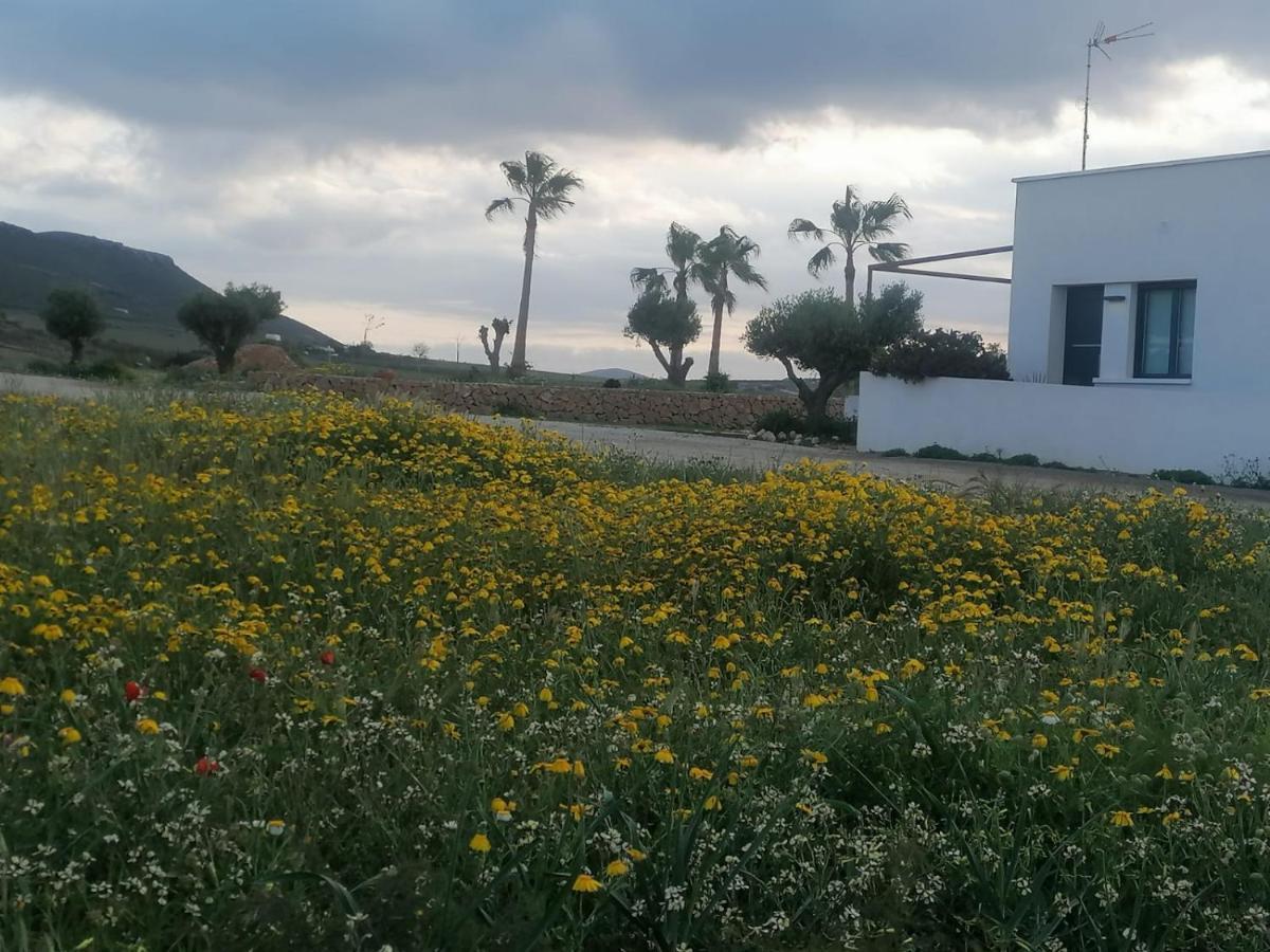 Apartamentos Madreselva Fernan Perez المظهر الخارجي الصورة