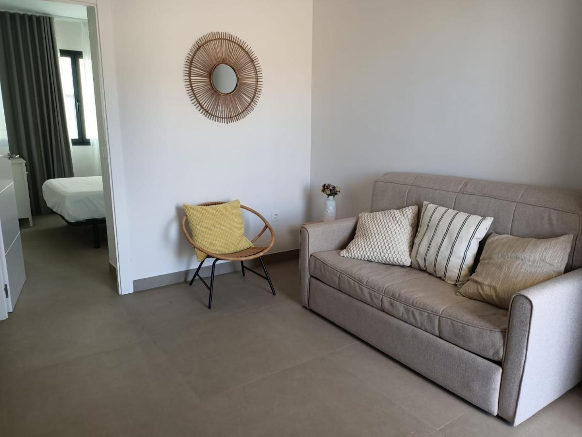 Apartamentos Madreselva Fernan Perez المظهر الخارجي الصورة