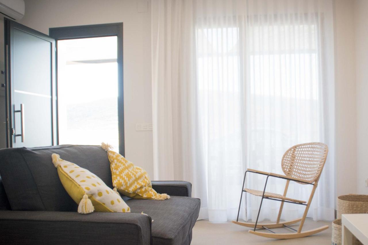 Apartamentos Madreselva Fernan Perez المظهر الخارجي الصورة