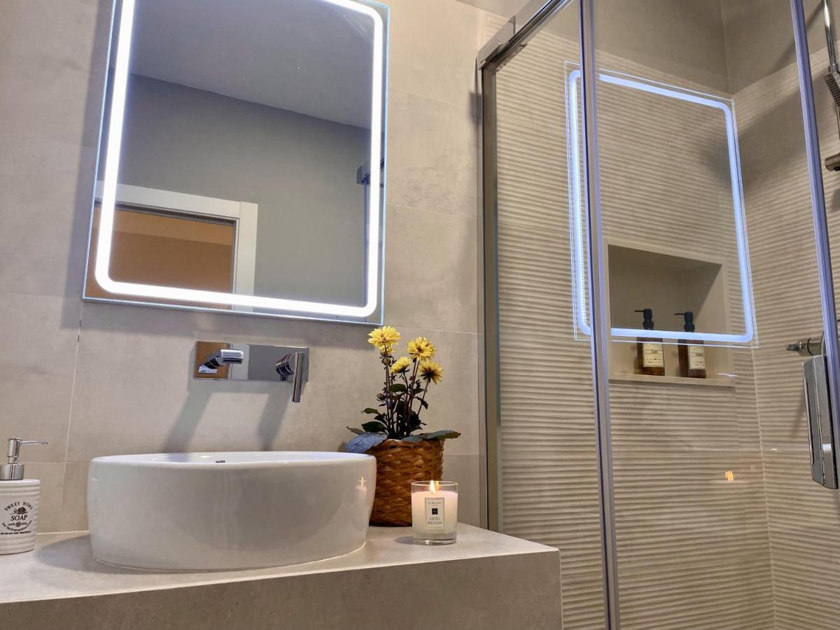 Apartamentos Madreselva Fernan Perez المظهر الخارجي الصورة