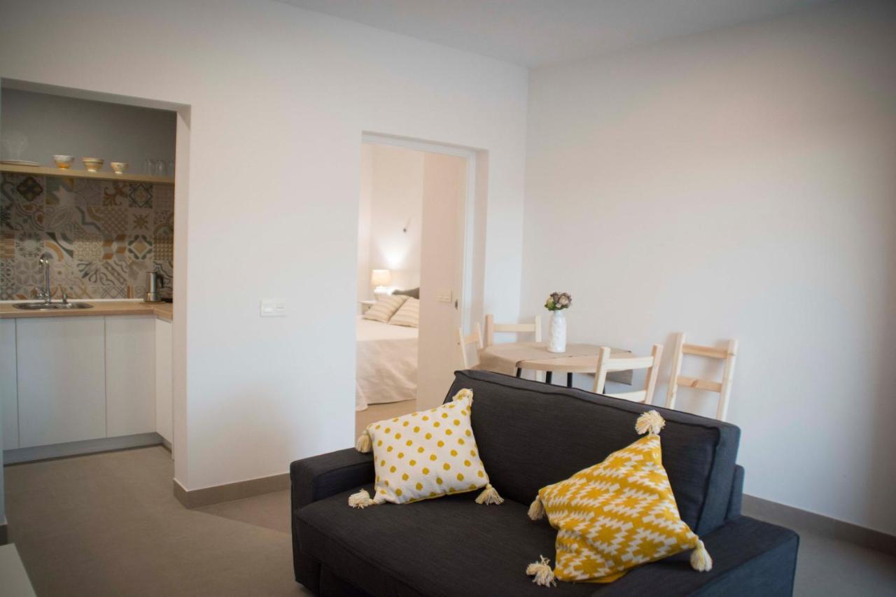 Apartamentos Madreselva Fernan Perez المظهر الخارجي الصورة