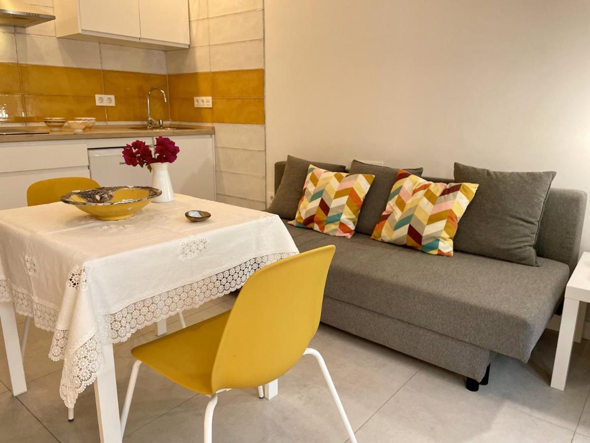 Apartamentos Madreselva Fernan Perez المظهر الخارجي الصورة