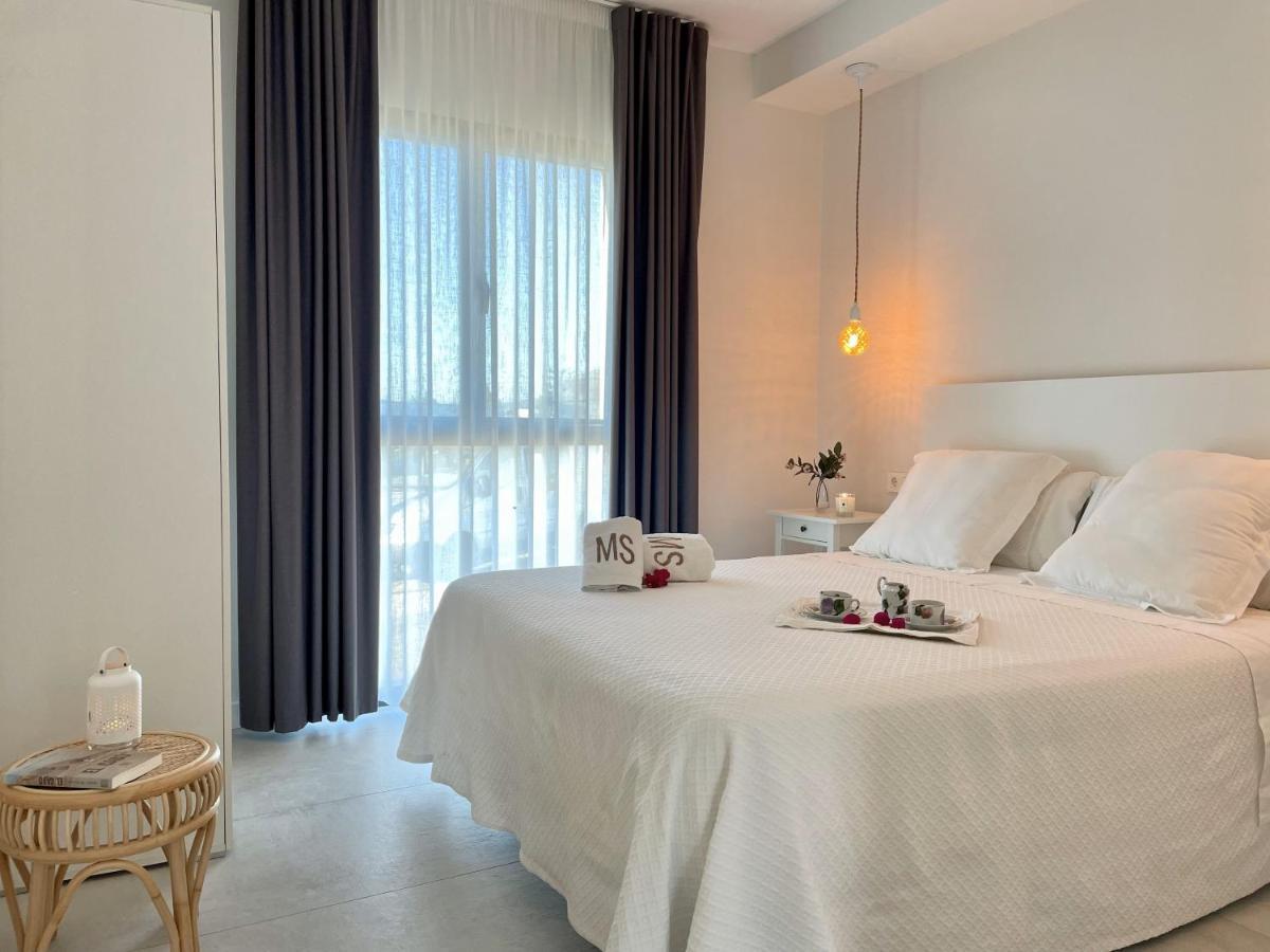 Apartamentos Madreselva Fernan Perez المظهر الخارجي الصورة