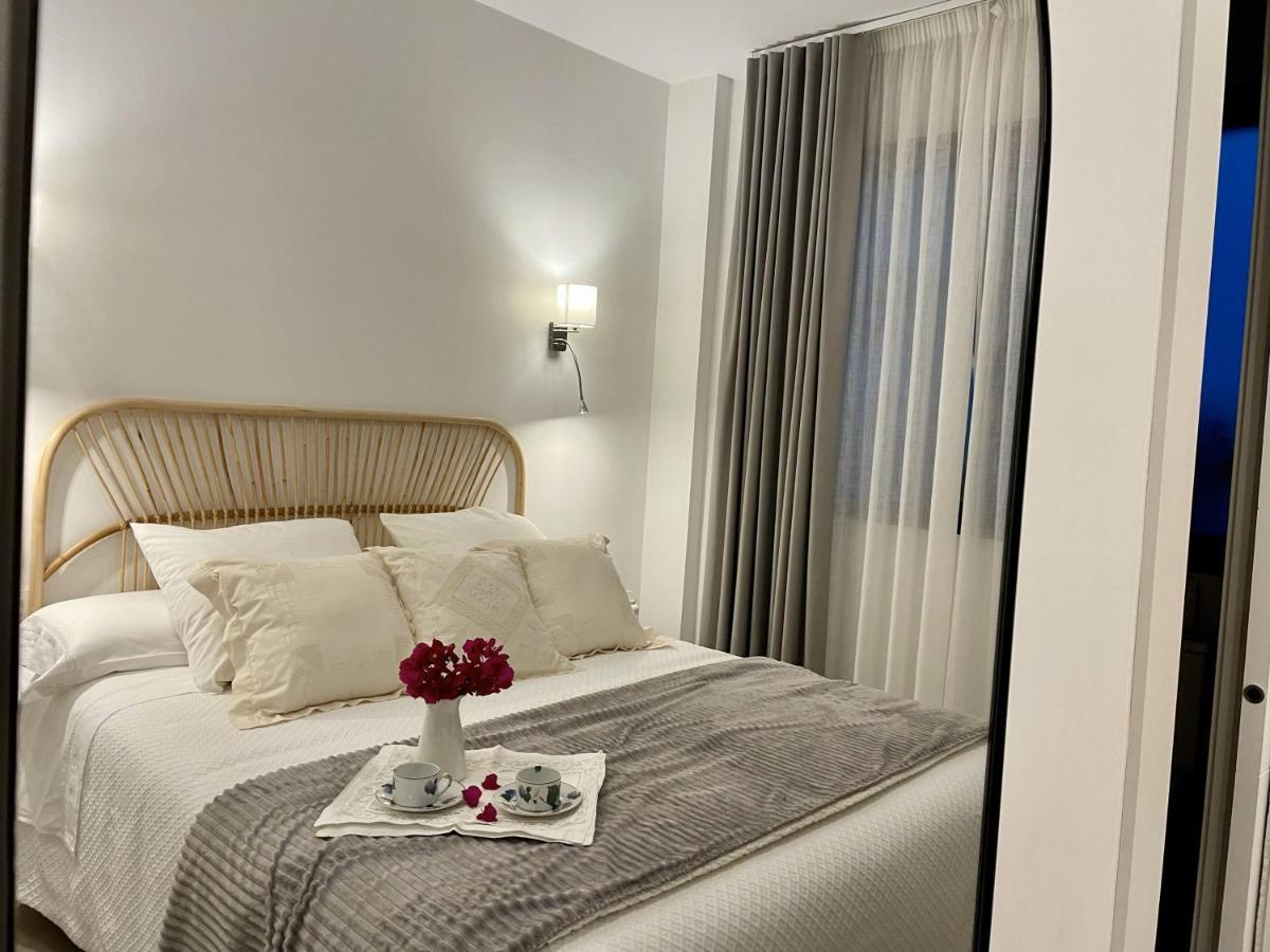 Apartamentos Madreselva Fernan Perez المظهر الخارجي الصورة