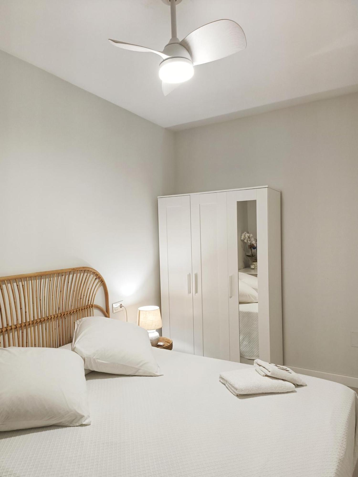 Apartamentos Madreselva Fernan Perez المظهر الخارجي الصورة