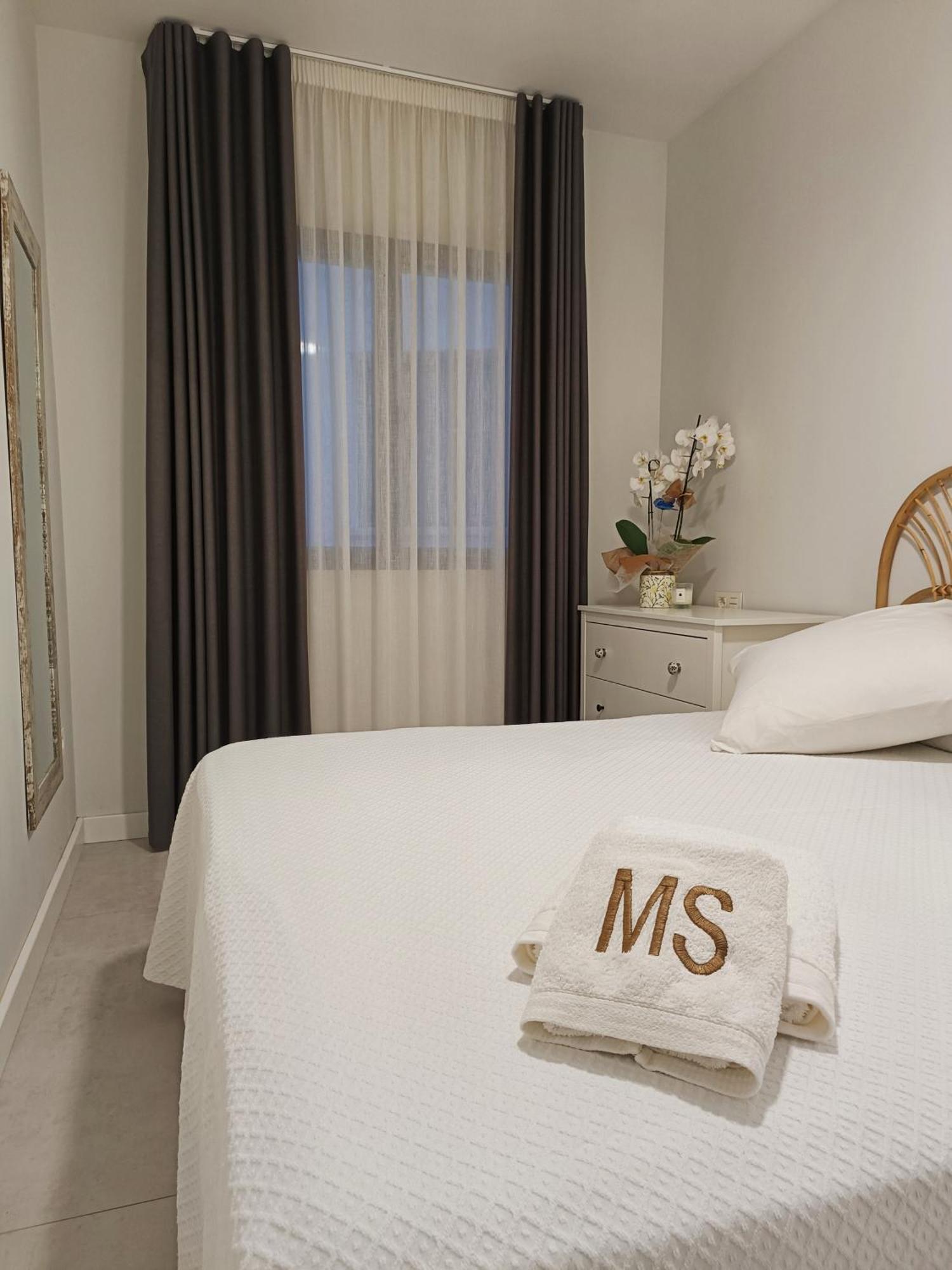 Apartamentos Madreselva Fernan Perez المظهر الخارجي الصورة