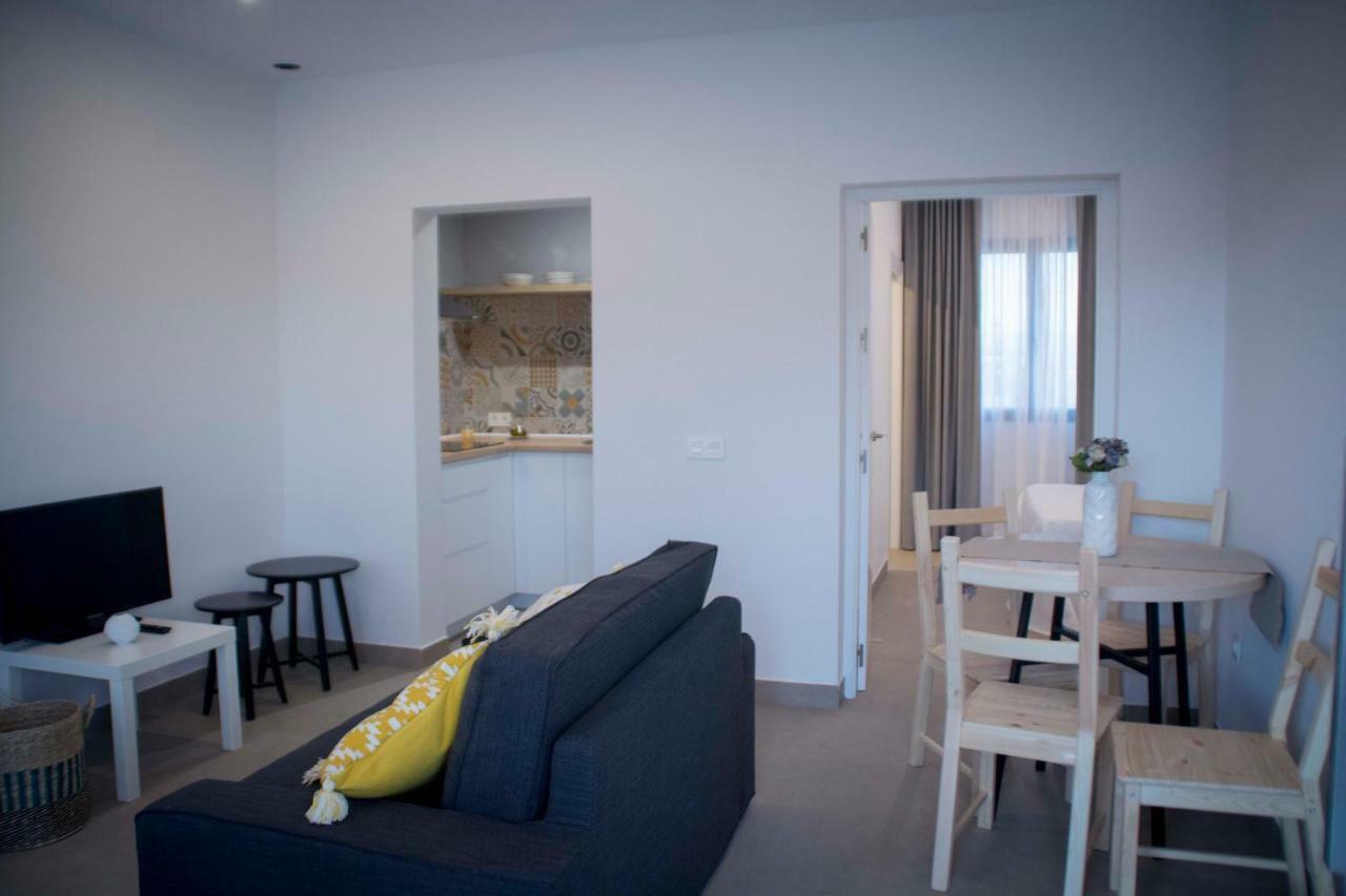 Apartamentos Madreselva Fernan Perez المظهر الخارجي الصورة